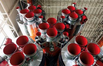 Soyuz_rocket_engines.jpg